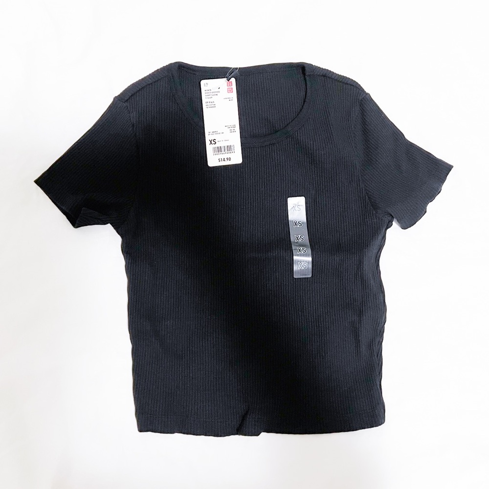 Black Uniqlo Ribbed Crop Top (NWT)